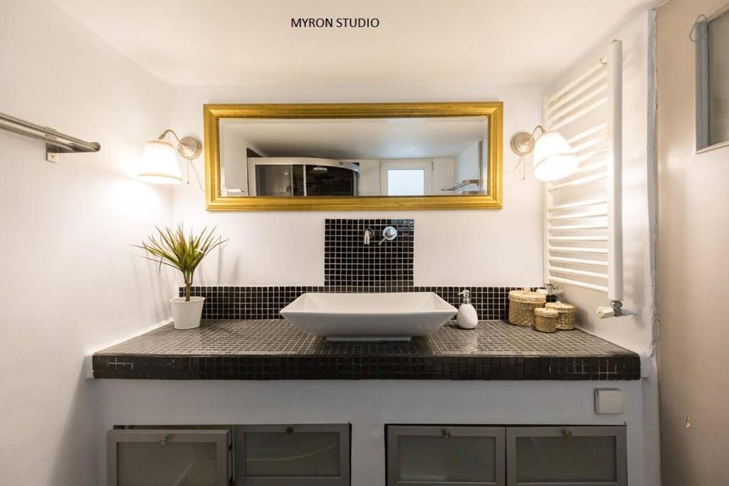 Myron's Apartment Атина Екстериор снимка