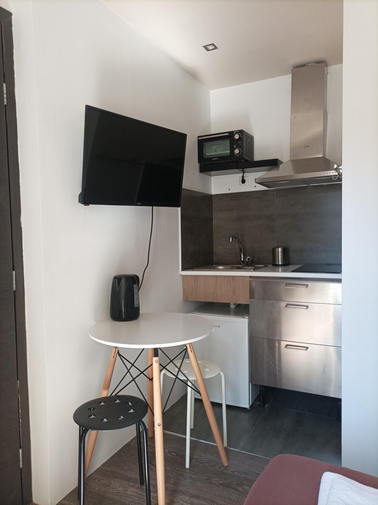 Myron's Apartment Атина Стая снимка