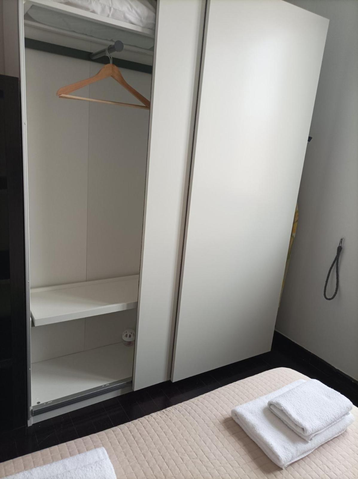 Myron's Apartment Атина Стая снимка